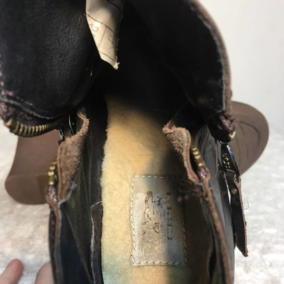 Black Friday STEAL! Ugg Meredith wedge waterproof leather bootie, size 8! - Picture 9 of 10
